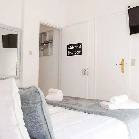 Milena's Bedroom ナザレ