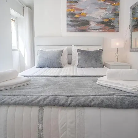 Milena's Bedroom ナザレ